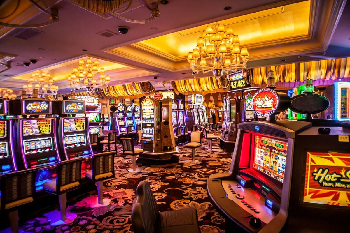 Dealer live Pragmatic Play di studio multi-kamera menghadirkan permainan real-time